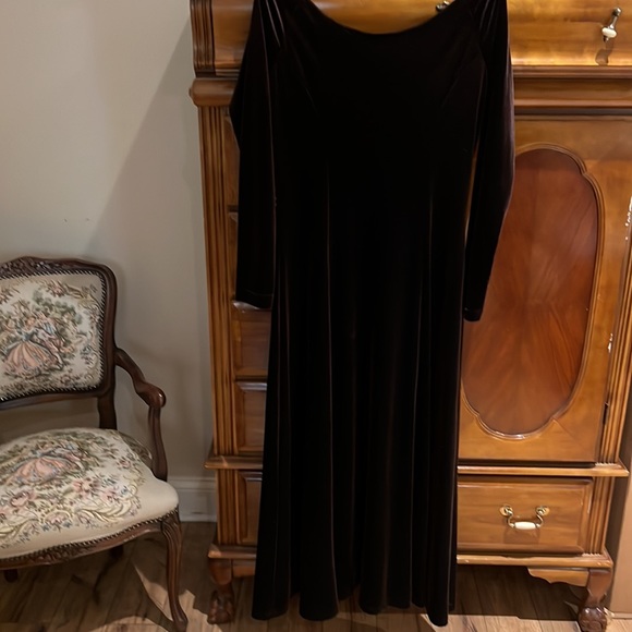 Victoria Secret early 90s. Velvet. Light weight. Size Large. Color Expresso. - Picture 4 of 5